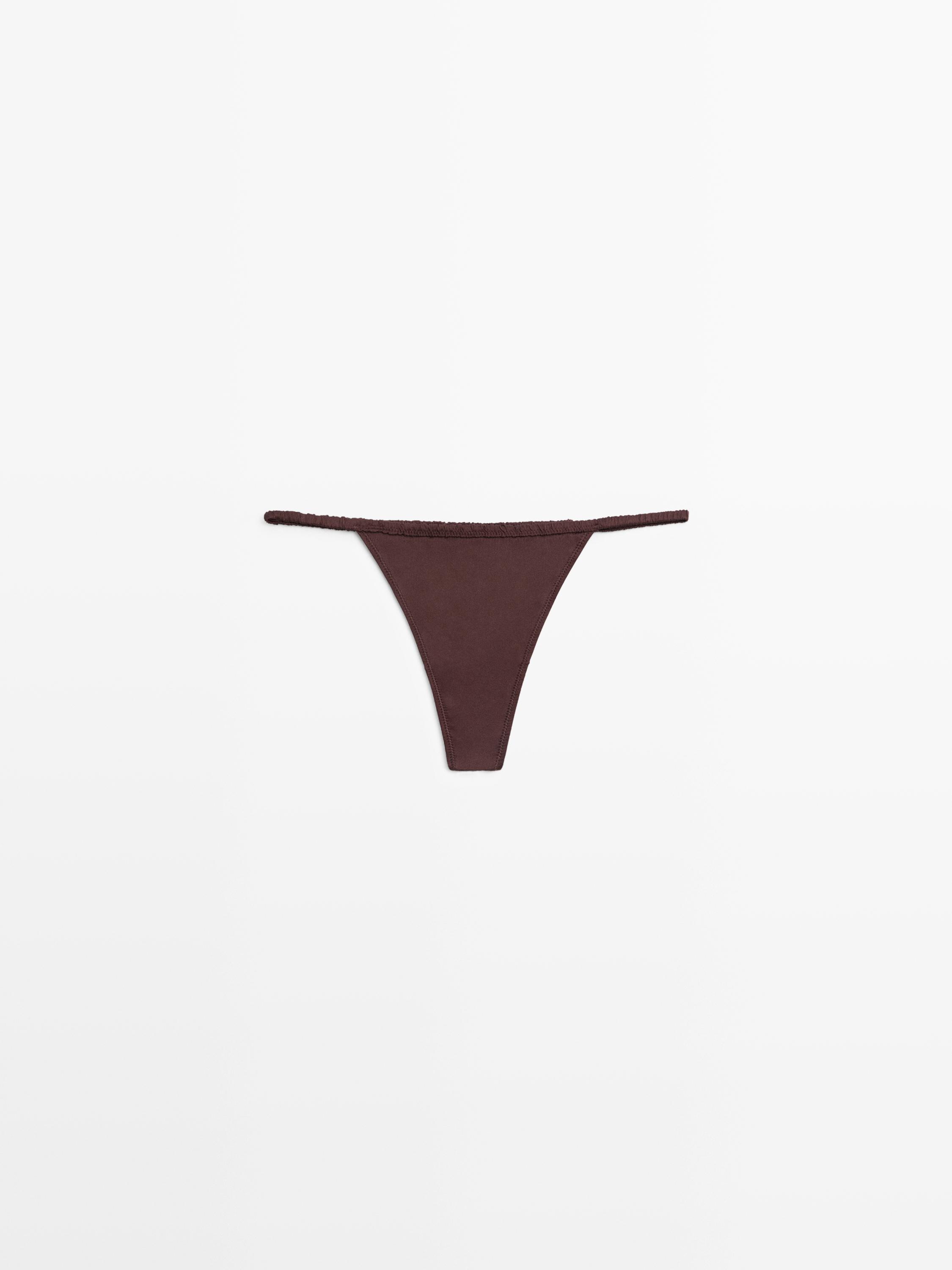 String en soie avec dentelle